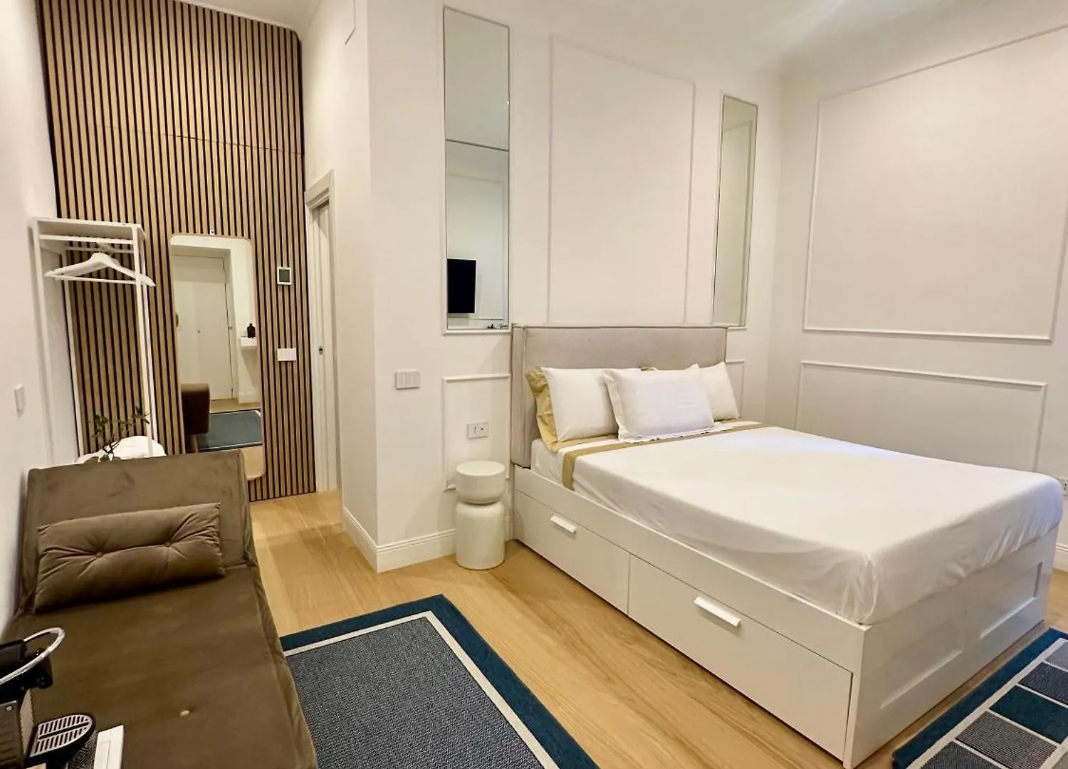 Bed & Breakfast Raffaella Home Naples Italy
