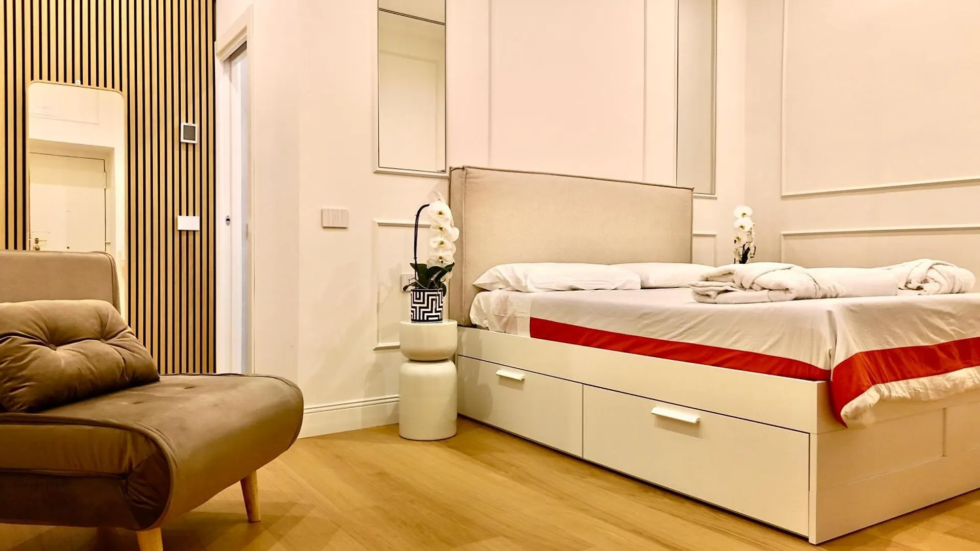 Raffaella Home Naples Bed & Breakfast